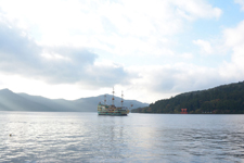 芦ノ湖に浮かぶ海賊船の画像012