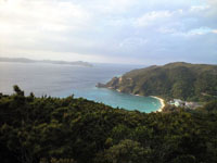 照山展望台から見た渡嘉志久ビーチの画像002
