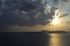 照山展望台から見た沖縄の海に沈む夕日の画像003