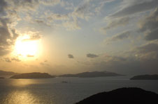 照山展望台から見た沖縄の海に沈む夕日の画像006