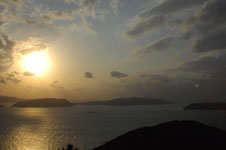 照山展望台から見た沖縄の海に沈む夕日の画像009